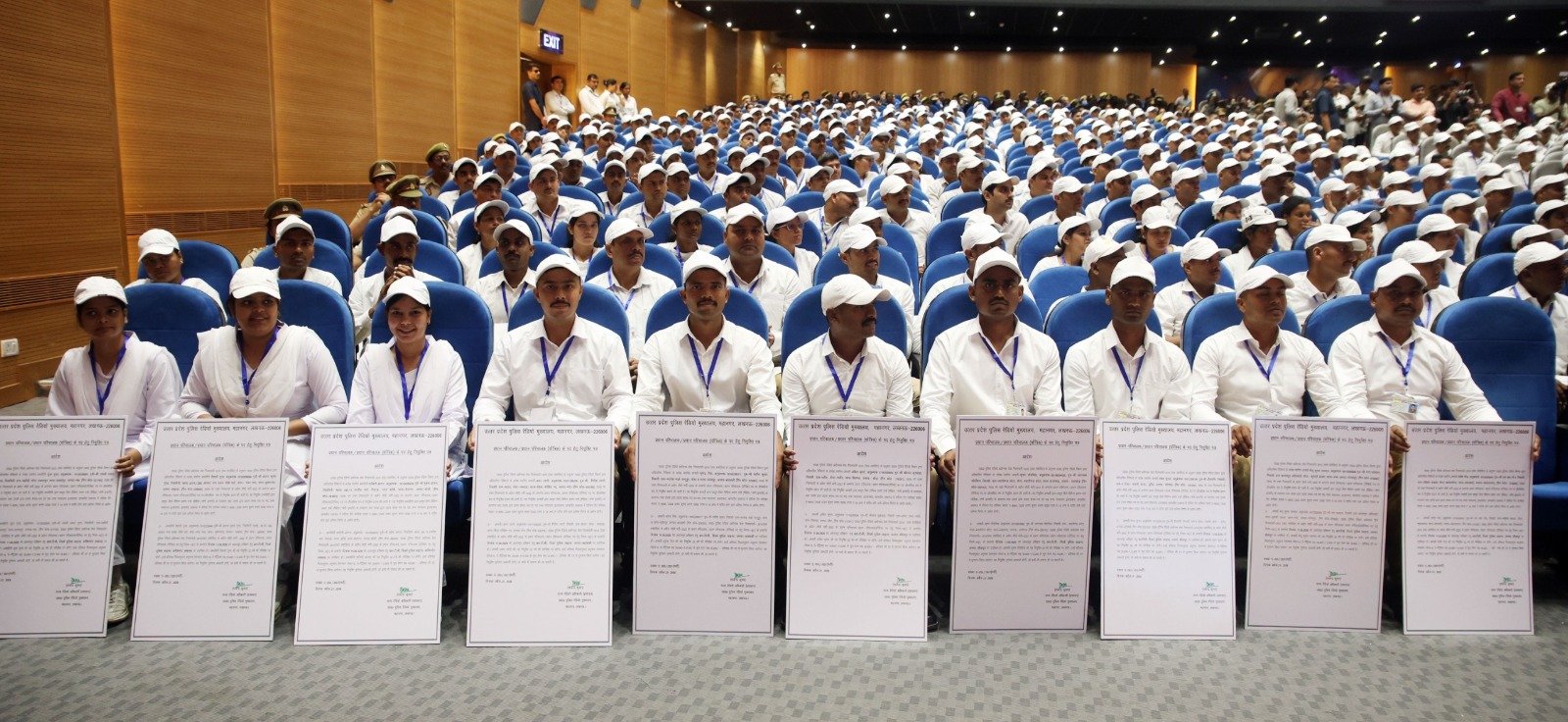 UP: युवाओं के लिए खुशखबरी! पुलिस में इस वर्ष एक लाख नई भर्ती