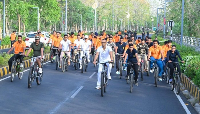 लखनऊ में “फिट इंडिया साइकिल रैली” का आयोजन, जवानों ने दिया फिटनेस और पर्यावरण का संदेश