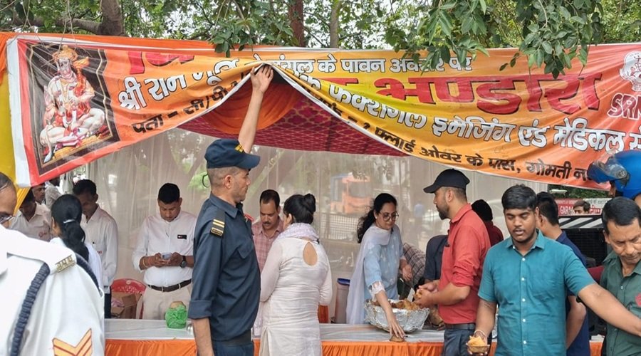 ज्येष्ठ के बड़े मंगल पर एसआरएमएस ट्रस्ट ने किया भंडारा