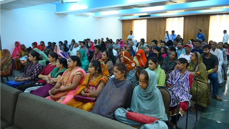 SRMS मेडिकल कॉलेज में युवा स्वास्थ्य मेले का दूसरा दिन, डॉक्टर्स ने दिया स्वस्थ्य शरीर का मंत्र
