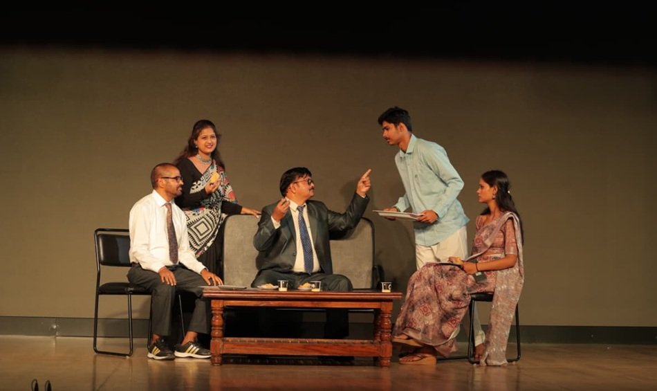 रिद्धिमा में नाटक “धांधली” का मंचन, दिखी युवाओं के टूटते सपनों की कहानी