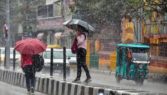 UP Weather Update: यूपी वालों के लिए खुशखबरी, तीन दिनों में आंधी और बारिश के आसार