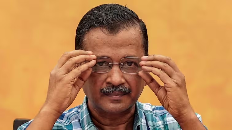 Arvind Kejriwal: दिल्ली के मुख्यमंत्री अरविंद केजरीवाल को सुप्रीम कोर्ट ने अंतरिम जमानत दे दी है। अहम बात यह है कि केजरीवाल को