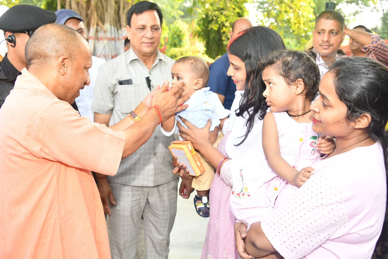 CM Yogi News: राम नाम के आधार के साथ योगी ने निभाई गोरक्षपीठाधीश्वर की भी भूमिका