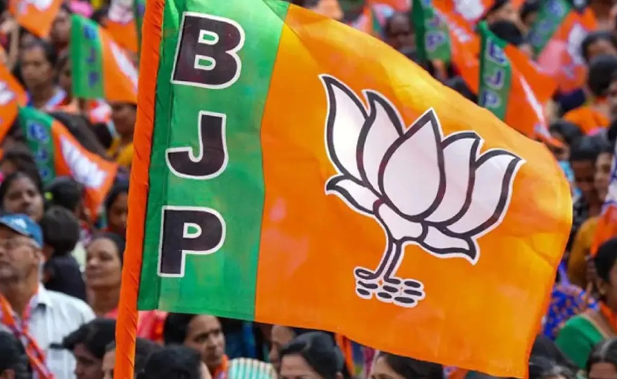 UP BJP में बदलाव के संकेत, ऐसे नेताओं पर लटकी तलवार