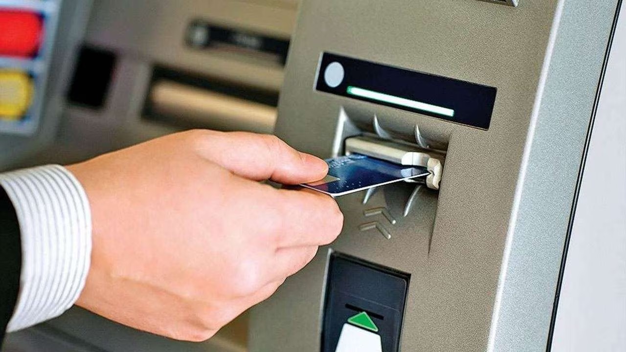 ATM से कैश निकालना पड़ेगा और महंगा, जानें पूरी खबर