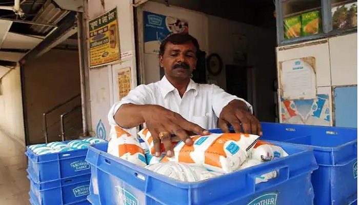 Mother Dairy Milk Price: चुनावी नतीजों से पहले झटका, मदर डेयरी ने महंगा क‍िया दूध