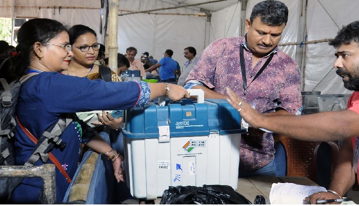 Lok Sabha Election 2024 Results: मतगणना जारी, स्थलों पर त्रिस्तरीय सुरक्षा व्यवस्था, सोशल मीडिया पर विशेष नजर