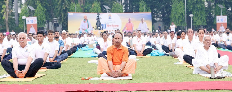 International Yoga Day 2024: बोले सीएम योगी- हमें शारीरिक और मानसिक रूप से एकजुट करता है योग