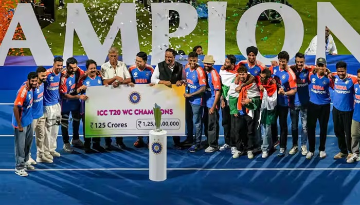 Team India 125 Crore: विश्व विजेता टीम इंडिया में किस तरह बंटे इनामी राशि के 125 करोड़ रुपये, यहां जानें 