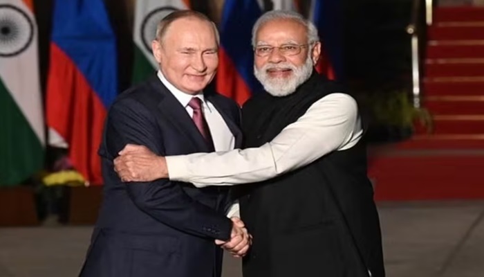 PM Modi Russia Visit: रूस दौरे पर निकले पीएम मोदी, कहा- दोस्त पुतिन के साथ सहयोग पर समीक्षा को तैयार