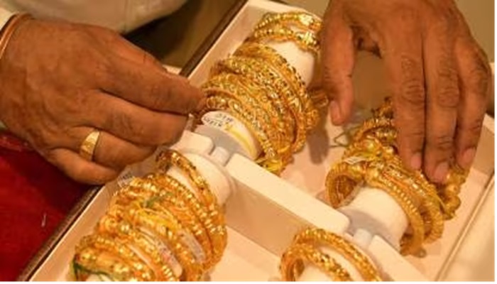 Gold Silver Rate: सस्ता हुआ सोना और कम हुए चांदी के दाम, खरीदारी का मौका