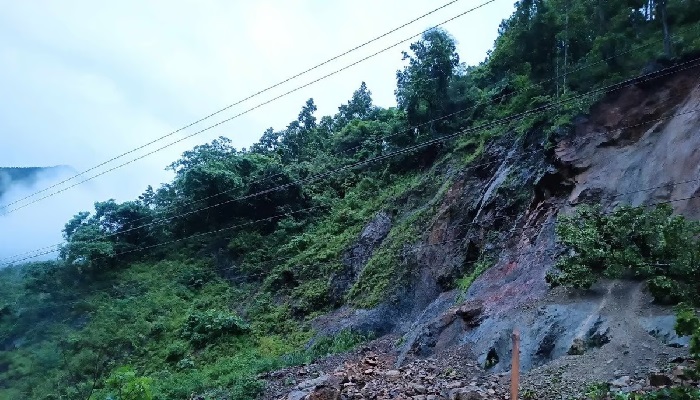 Nepal Landslide: दो बसें नदी में बहीं, सात भारतीय नागरिकों की मौत