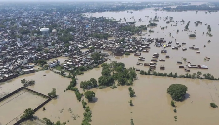 UP Flood: बाढ़ से 17 जिले प्रभावित, 11 की मौत