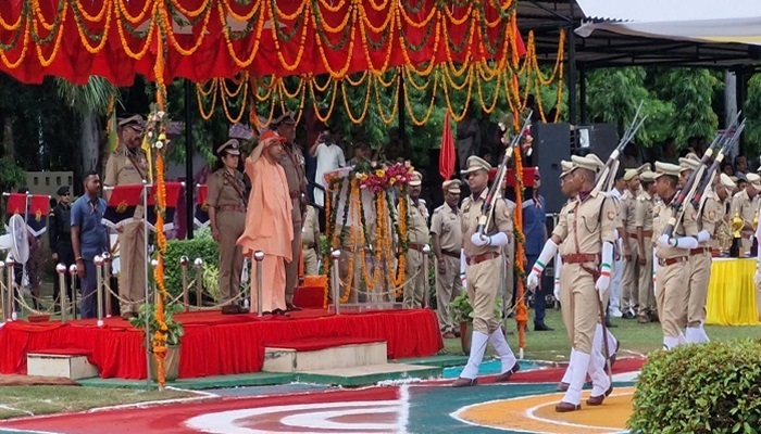 CM Yogi in Moradabad: मुरादाबाद के पुलिस अकादमी में सीएम योगी ने ली परेड की सलामी