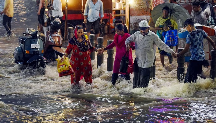 देश  के 21 राज्‍यों में बारिश का अलर्ट, आंध्र प्रदेश और तेलंगाना में बारिश-बाढ़ से 33 मौतें