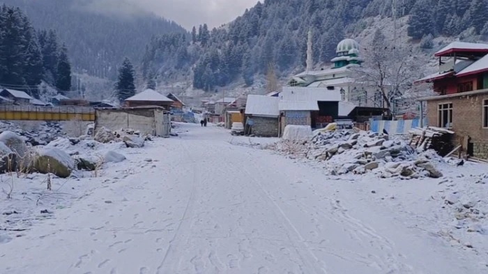 हिमाचल-उत्तराखंड और जम्‍मू-कश्‍मीर में बर्फबारी, MP-राजस्थान में तीन दिन ओले का अलर्ट