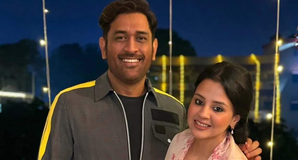 New Year 2025 के जश्‍न में डूबे MS Dhoni, पत्नी साक्षी संग गोवा में किया डांस