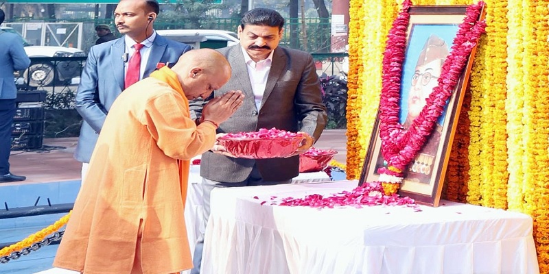 सीएम योगी ने अर्पित की नेताजी श्रद्धांजलि, कहा- उनका जीवन साहस, निष्ठा और निस्वार्थ सेवा की मिसाल