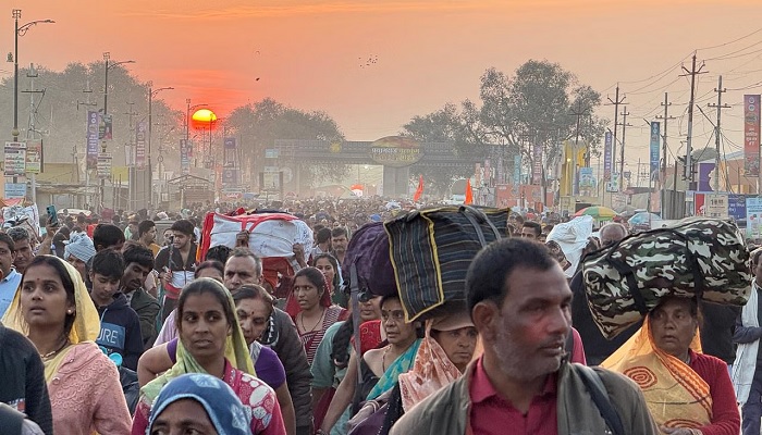 महाकुंभ में वीकेंड पर ज्यादा भीड़, अब तक पहुंचे रिकॉर्ड 50 करोड़ श्रद्धालु