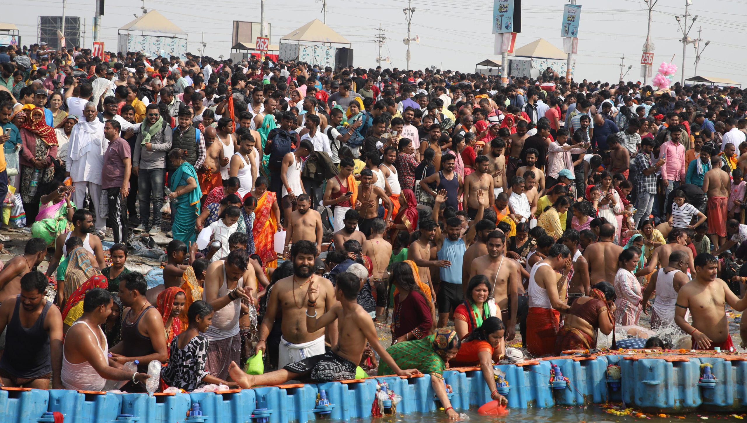 महाकुम्भ: विश्व के आधे से ज्यादा सनातनियों ने लगाई त्रिवेणी संगम में पावन डुबकी