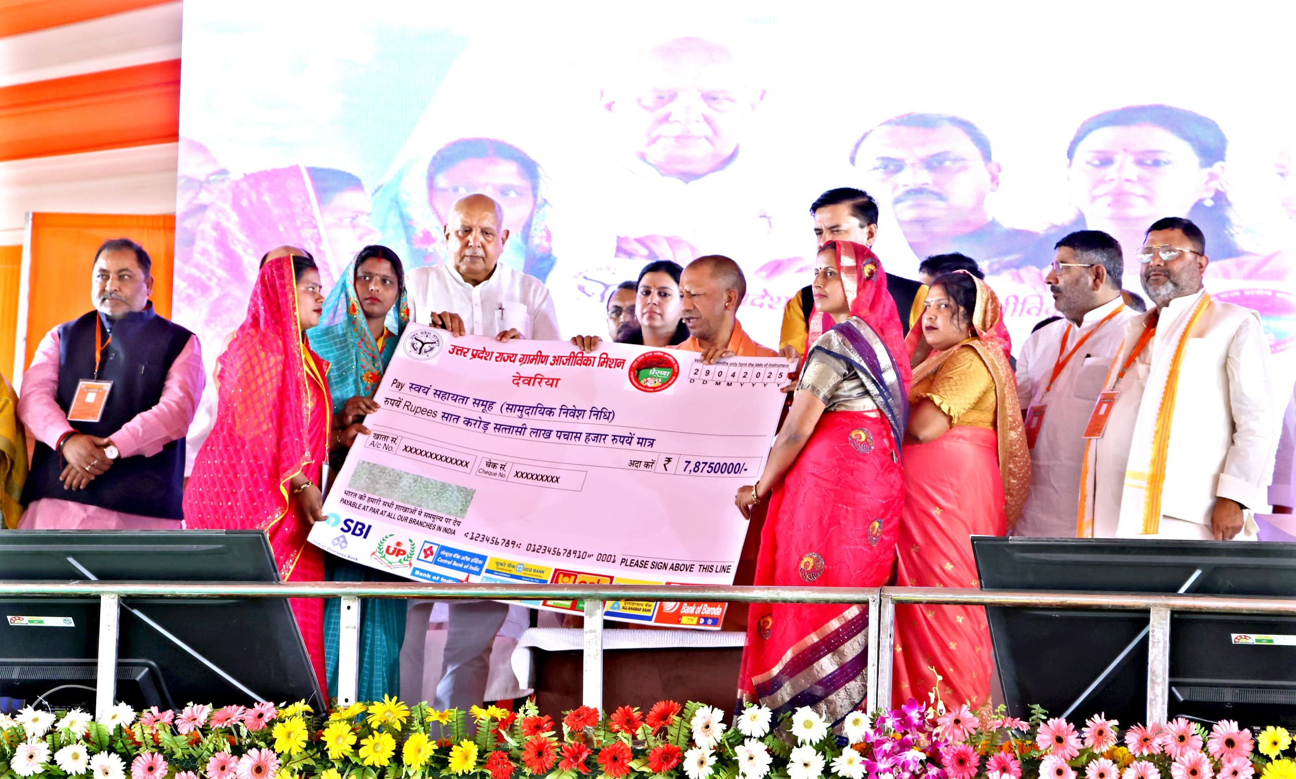 सीएम योगी ने देवरिया को दी 501 परियोजनाओं की सौगात, सपा पर भी साधा निशाना
