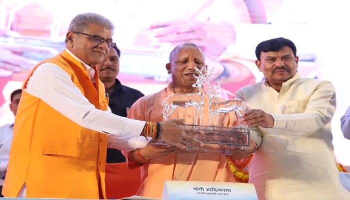 पर्यावरण संरक्षण सबकी जिम्मेदारी, सरकार के साथ समाज भी निभाए भूमिका: सीएम योगी