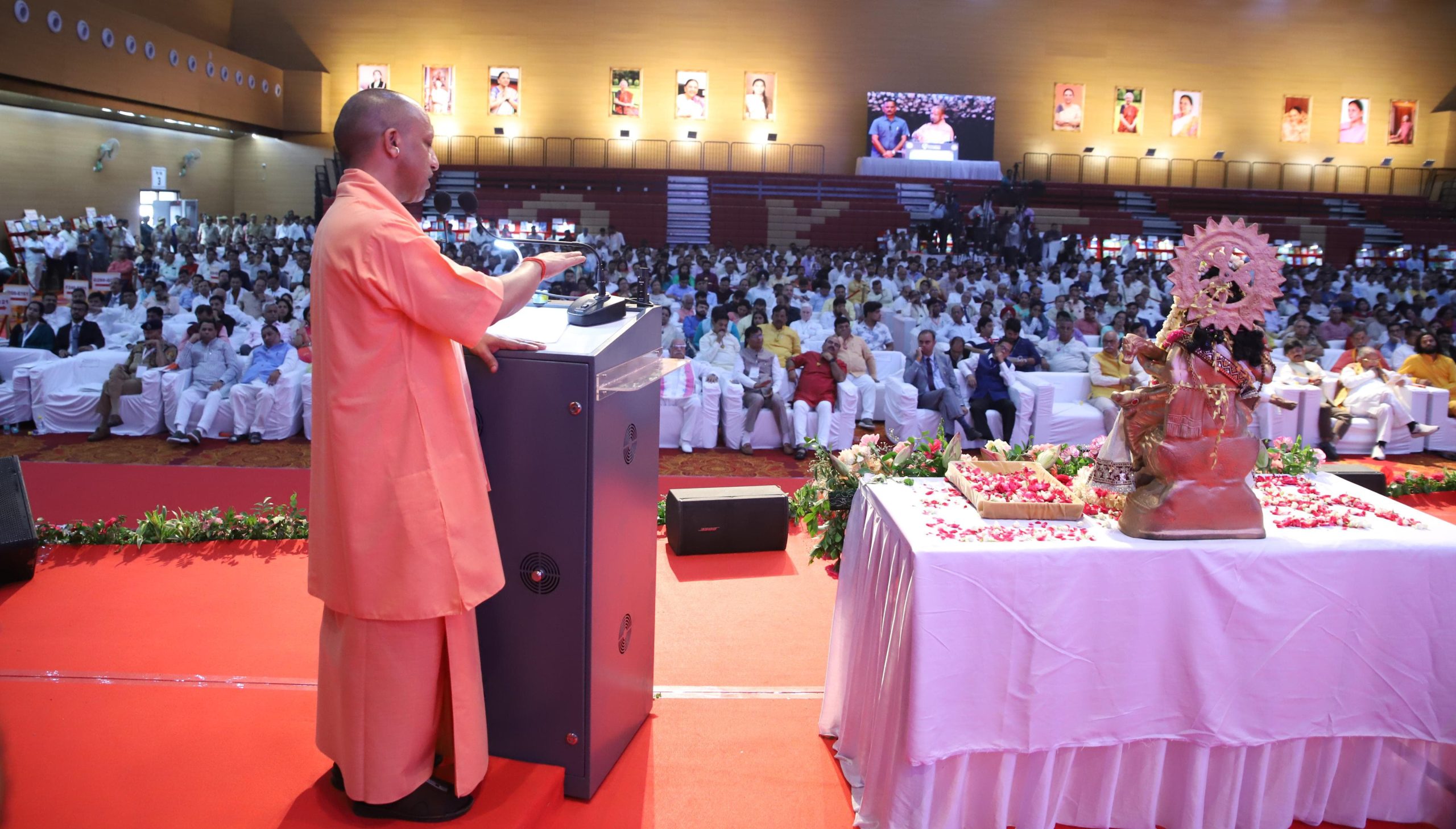 ‘चुनौतियां मुझे पसंद हैं’, नवपीढ़ी के लिए मार्गदर्शक ग्रंथ: सीएम योगी
