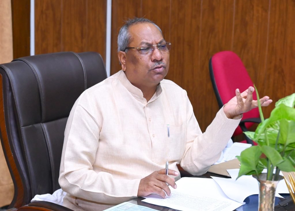 मेला, जागरूकता शिविर लगाकर तालाब पट्टेधारकों को किया जाए लाभान्वित: डॉ. निषाद