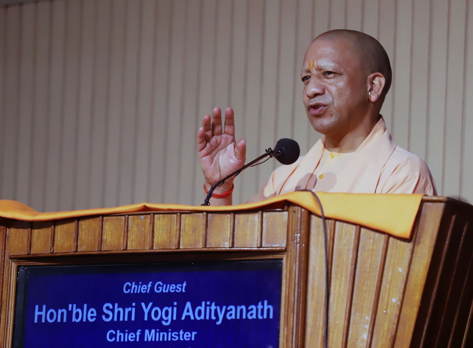 शिक्षा को संस्कारों और राष्ट्र प्रथम की भावना से जोड़ना जरूरी: सीएम योगी