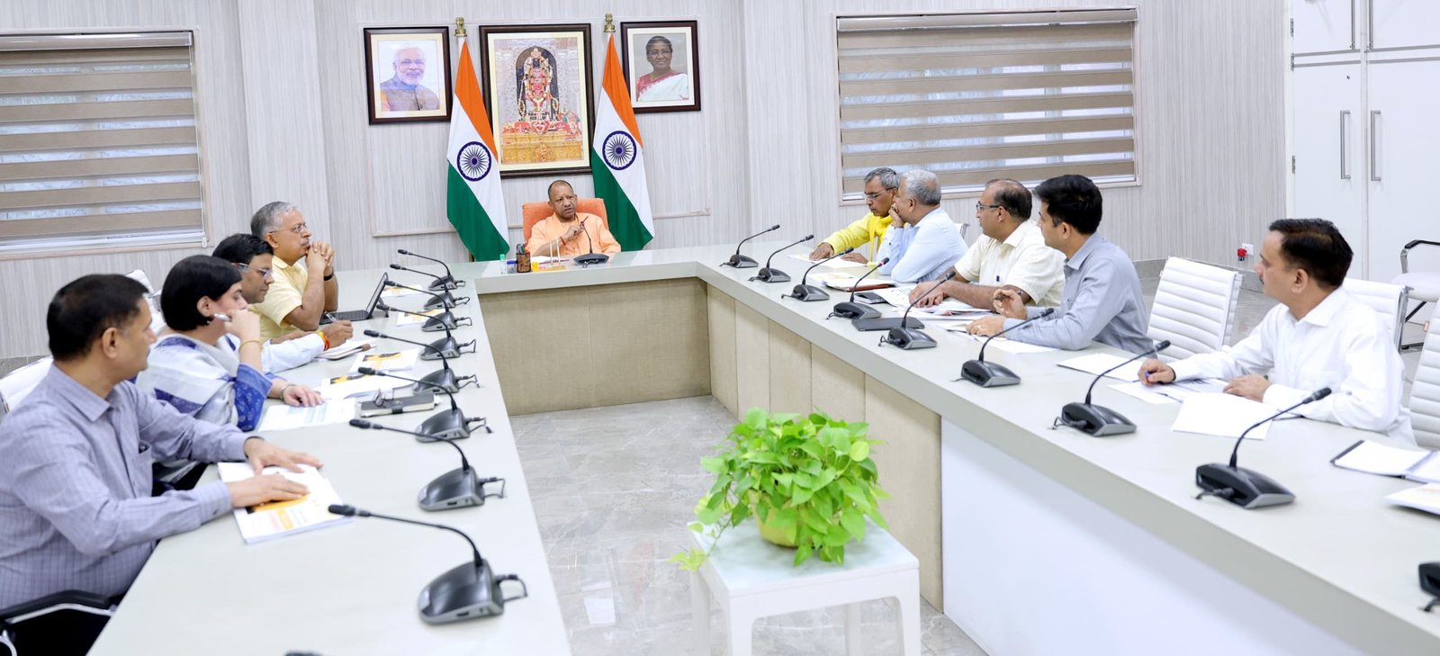 ग्राम पंचायतों के कार्यों में पारदर्शिता को दें बढ़ावा: सीएम योगी