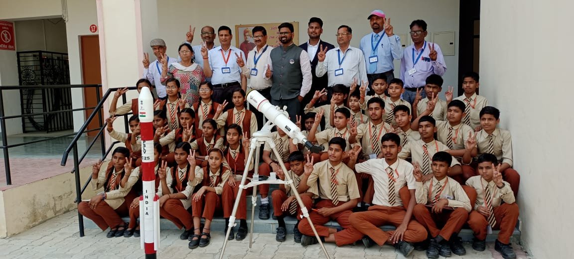 AI-Drone सीख रहे श्रमिकों के बच्चे, ISRO भी कर रहा प्रतिभाओं को सलाम