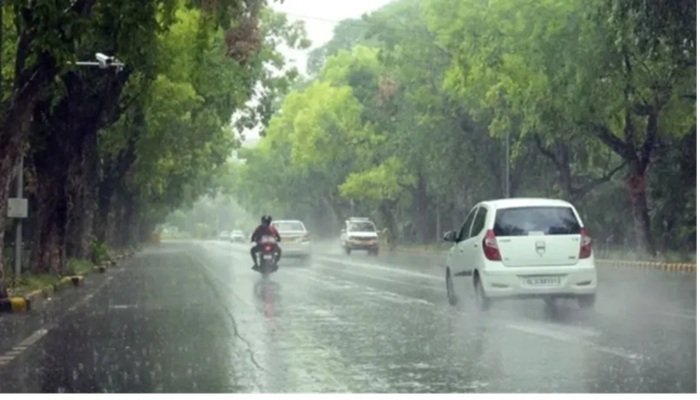 UP Weather News: करवट लेगा मौसम...जानिए कब बन रहे बूंदाबांदी के आसार