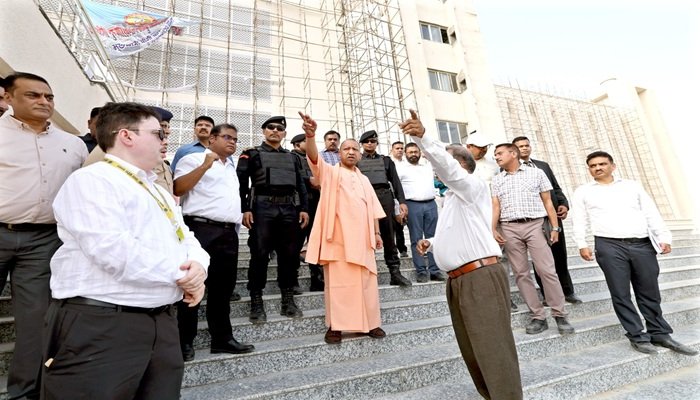 सीएम योगी ने किया आयुष विश्वविद्यालय के निर्माण कार्यों का निरीक्षण, PWD पर जताई नाराजगी