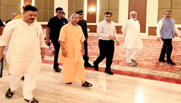 वाराणसी में सीएम योगी ने किया ताज होटल का निरीक्षण, 24 जून को होगी बड़ी बैठक