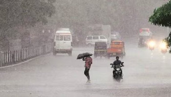 पाकिस्तान से यूपी की तरफ बढ़ रहा साइक्लोन, 34 जिलों के लिए बारिश का अलर्ट जारी