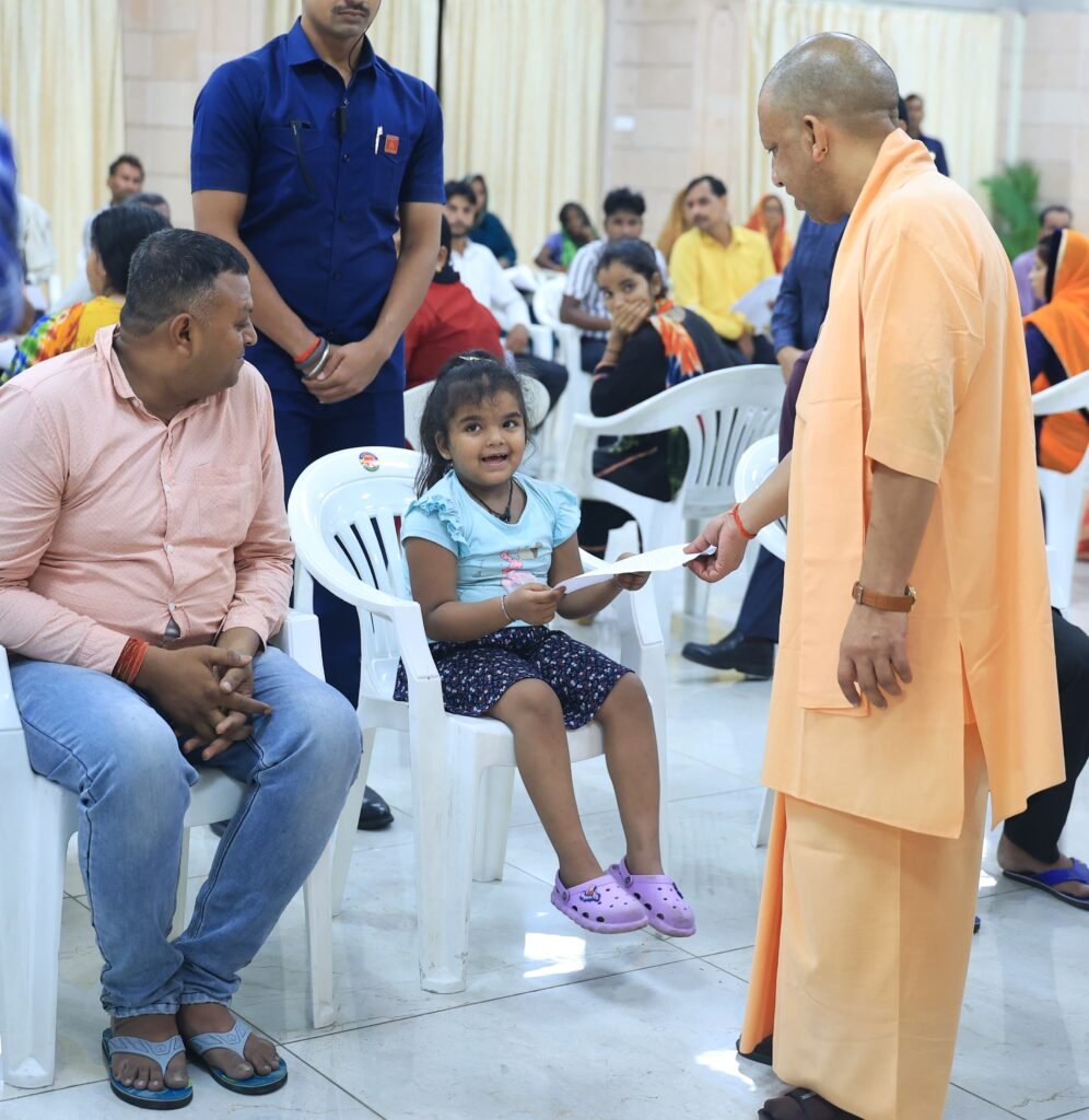 स्कूल जाना चाहती हूं, आप मेरा एडमिशन करा दीजिए...