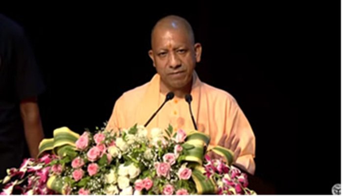 UP: सीएम योगी ने की बालिकाओं की सराहना, बोले- बालक भी खूब मेहनत करें