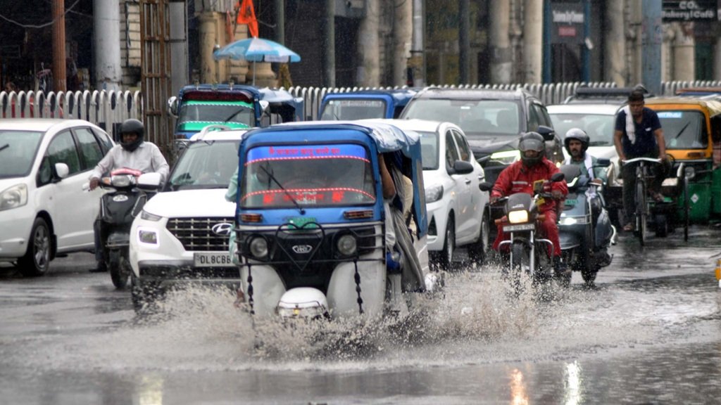 UP Weather Update: 28 से मौसम लेगा यू-टर्न; इन जिलों में भारी बरसात की चेतावनी जारी