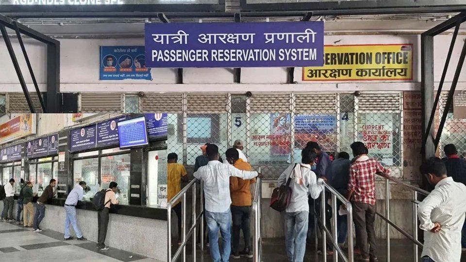 खुशखबरी: रेलवे यात्रियों को सफर शुरू होने से इतने घंटे पहले मिलेगा सीट कन्फर्मेशन का अपडेट
