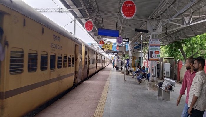29 जुलाई से पांच दिन रद्द रहेगी लखनऊ-झांसी पैसेंजर, शताब्दी-वंदे भारत समेत 37 ट्रेन होंगी प्रभावित
