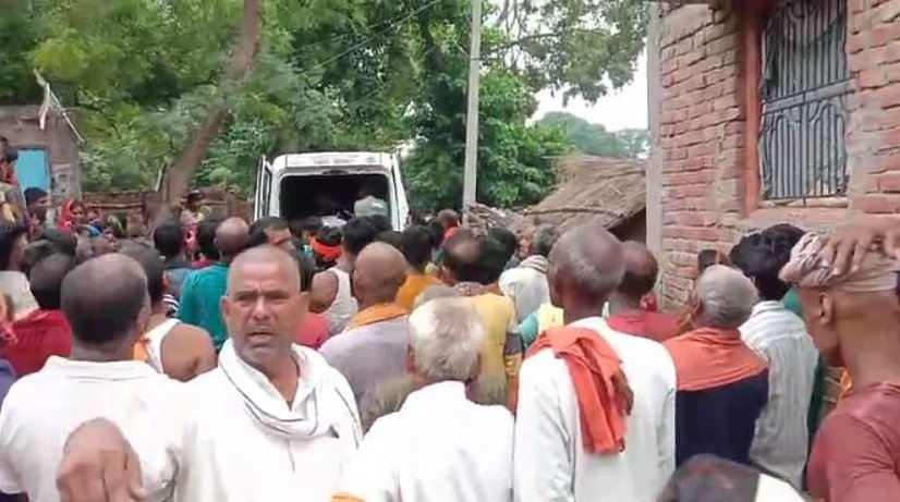 बलिया में श्रद्धालुओं से भरी पिकअप को ट्रेलर ने मारी टक्कर, चार लोगों की मौत   