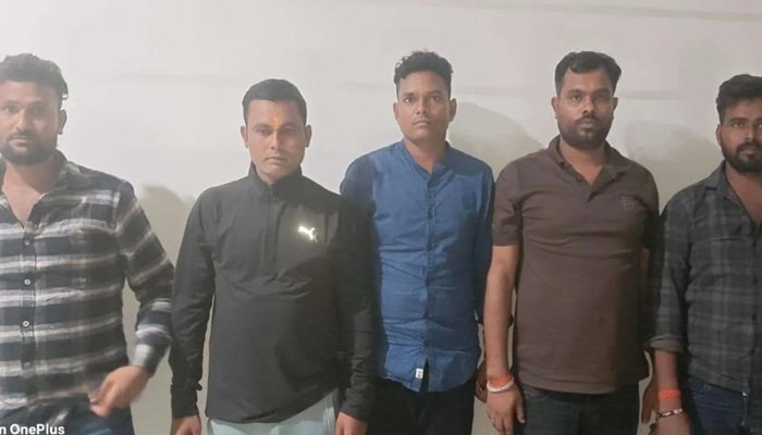 यूपी एसटीएफ ने ATM बदलकर ठगी करने वाले गैंग को पकड़ा, ऐसे बनाते थे शिकार