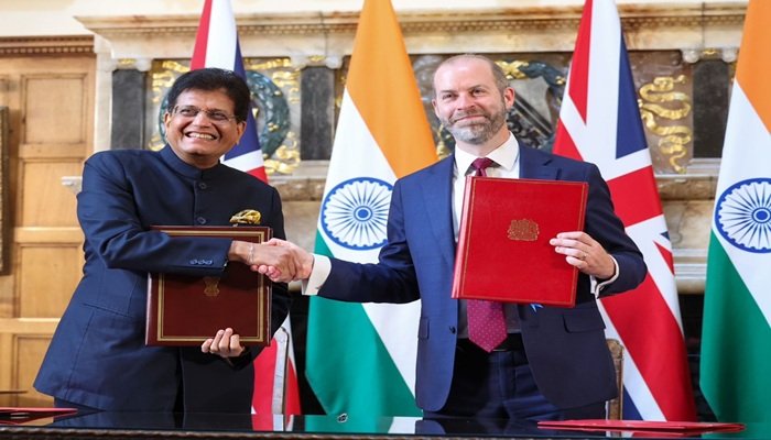 भारत में सस्‍ते होंगे UK की कारें और ब्रांडेड कपड़े, दोनों देशों के बीच साइन हुआ फ्री ट्रेड एग्रीमेंट