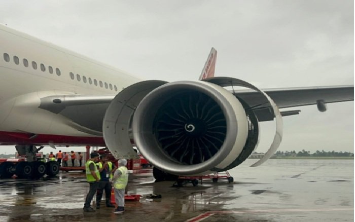 टेकऑफ के 18 मिनट बाद Air India Flight की इमरजेंसी लैंडिंग, मुंबई जा रहा था विमान