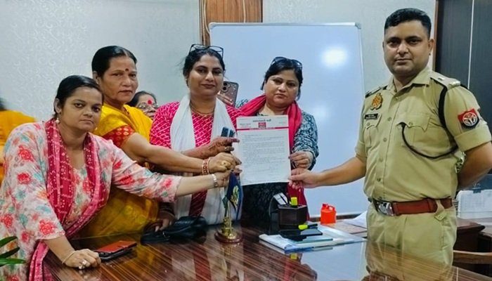 डिंपल यादव पर अशोभनीय टिप्पणी के मामले में सपा महिला सभा ने सौंपा ज्ञापन, FIR की मांग 