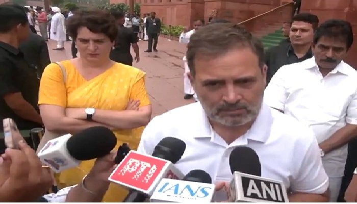 प्रियंका बोलीं- मोदी दोस्त बनाते हैं, बदले में क्या मिला, राहुल ने कहा- अमेरिका आपको गाली दे रहा