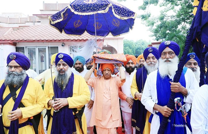 गुरु तेग बहादुर संदेश यात्रा में शामिल हुए सीएम योगी, धर्मांतरण को लेकर कही बड़ी बात  