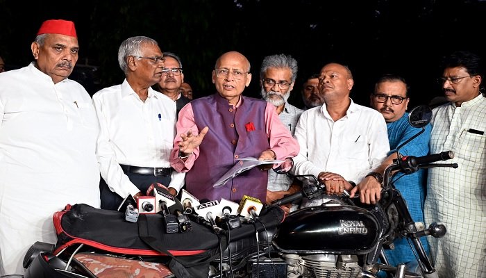 बिहार वोटर लिस्ट संशोधन- चुनाव आयोग से मिला INDIA गुट, कहा- किसी सवाल का नहीं मिला संतोषजनक जवाब