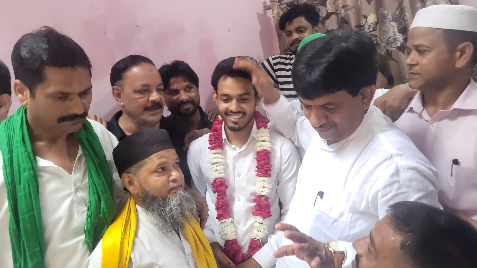 रिक्शा चालक और श्रमिक परिवार के बेटों ने ‘नीट’ में रचा इतिहास